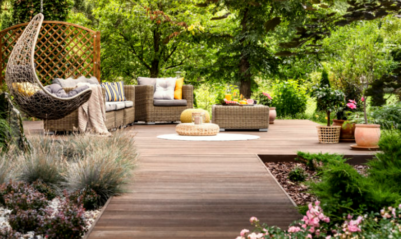 Seasonal Color Accents: Using Annuals for Pops of Color